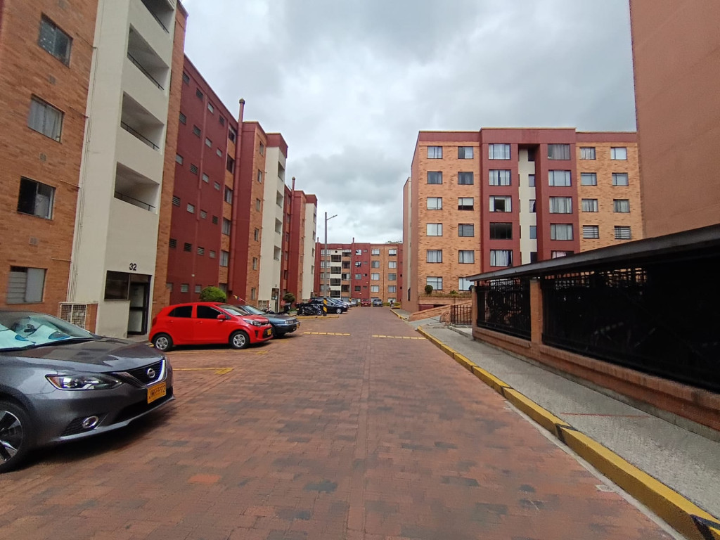 Apartamento en venta en Los Cerezos, Bogotá · foto 2 de 16