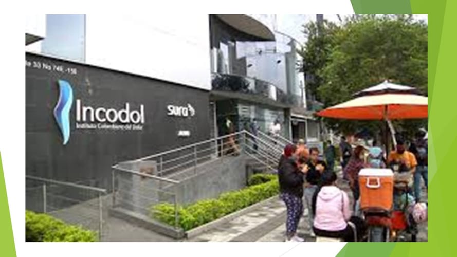 Edificio en venta en Laureles, Medellín, 1300 m² · foto 5 de 6
