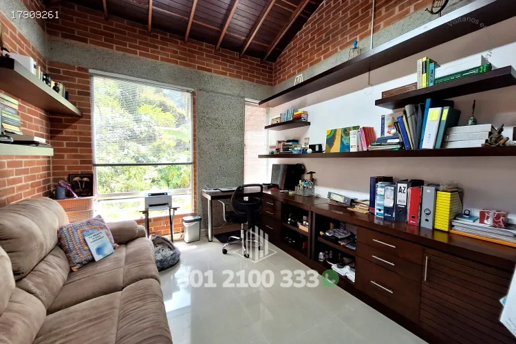 Casa de 5 alcobas en venta en Las Palmas, Medellín, 450 m² · foto 18 de 24