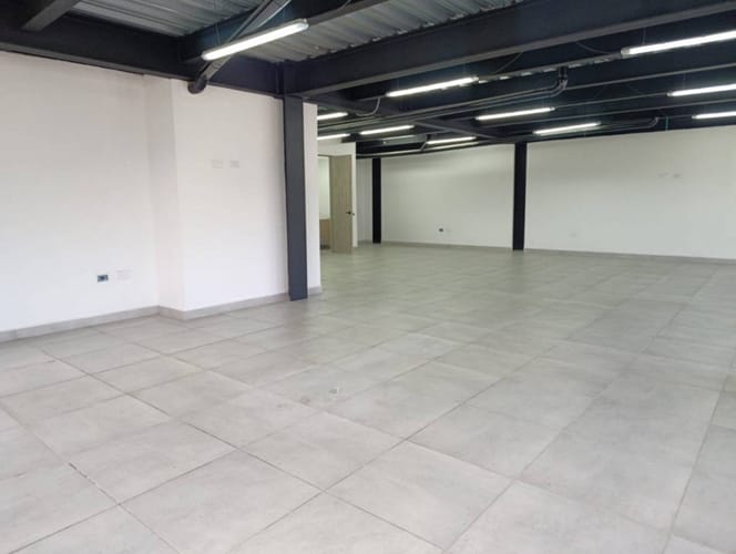 Bodega en arriendo en Laureles, Medellín, 120 m² · foto 3 de 6