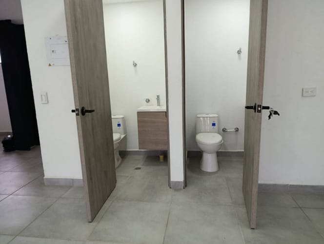 Bodega en arriendo en Laureles, Medellín, 120 m² · foto 6 de 6