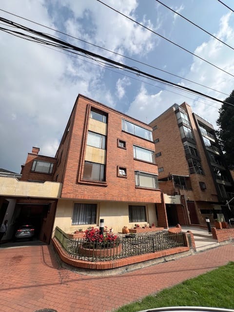 Apartamento de 3 alcobas en venta en Chico Norte, Bogotá, 223 m² · foto 1 de 24