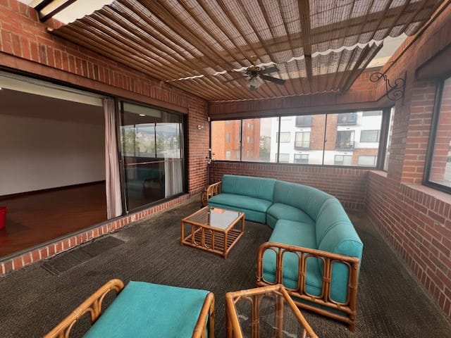 Apartamento de 3 alcobas en venta en Chico Norte, Bogotá, 223 m² · foto 6 de 24