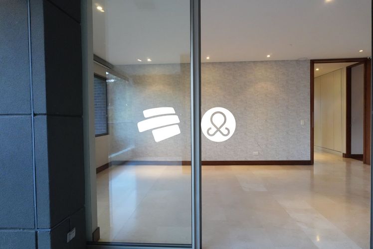 Apartamento de 4 alcobas en venta en Altos Del Poblado, Medellín, 229 m² · foto 23 de 24