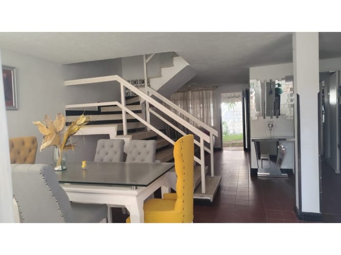 Casa de 5 alcobas en venta en San Alonso, Bucaramanga, 151 m² · foto 3 de 10