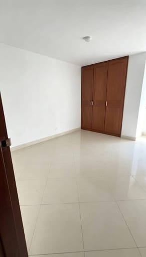 Apartamento de 4 alcobas en arriendo en Laureles, Medellín, 130 m² · foto 2 de 15