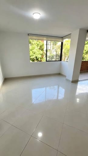 Apartamento de 4 alcobas en arriendo en Laureles, Medellín, 130 m² · foto 12 de 15