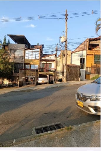Casa de 3 alcobas en venta en Pajarito, Medellín, 87 m² · foto 2 de 22