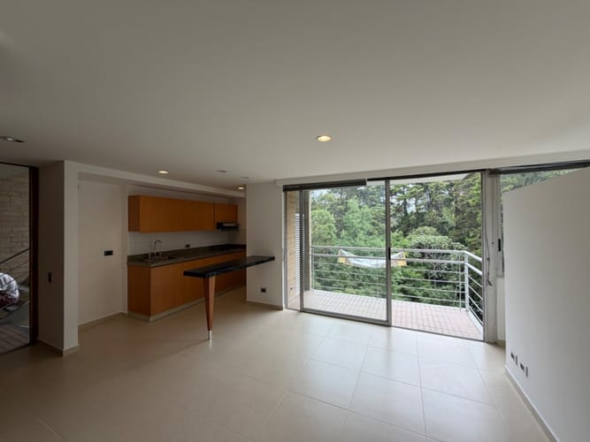 Apartaestudio en venta en Los Balsos, Medellín, 56 m² · foto 2 de 10