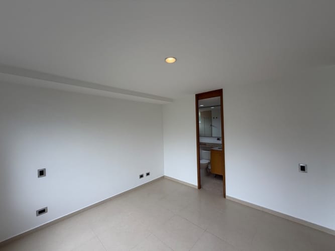 Apartaestudio en venta en Los Balsos, Medellín, 56 m² · foto 3 de 10