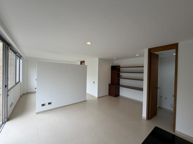 Apartaestudio en venta en Los Balsos, Medellín, 56 m² · foto 4 de 10