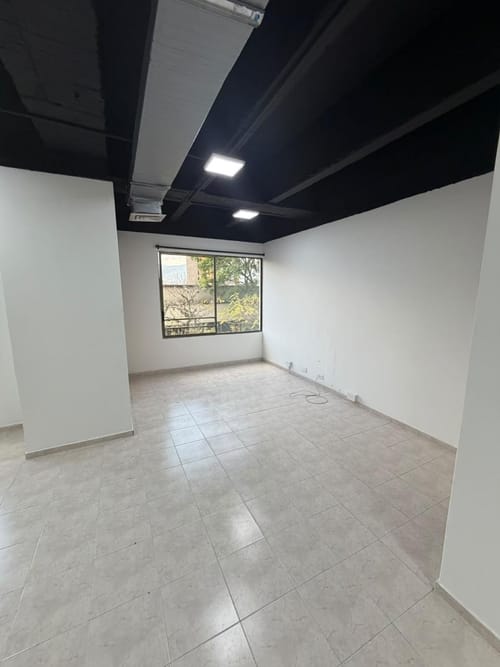 Oficina en arriendo en Villa Carlota, Medellín, 40 m² · foto 4 de 4