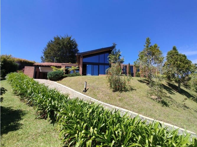 Casa de 5 alcobas en arriendo en Cabecera San Antonio De Prado, Medellín, 480 m² · foto 10 de 12