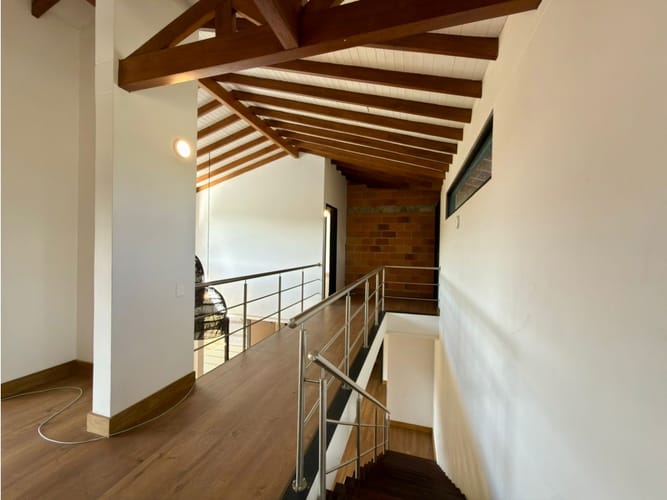 Casa en venta en Las Palmas, Medellín, 400 m² · foto 2 de 24