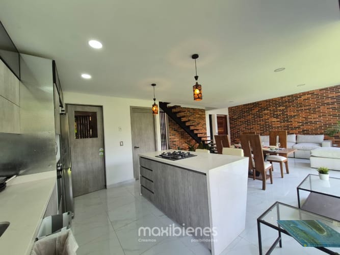 Casa de 4 alcobas en venta en Chaparral, Guarne, 220 m² · foto 2 de 24