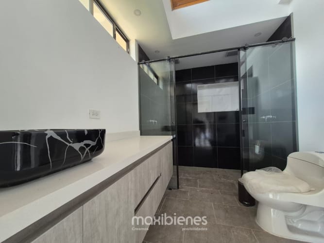 Casa de 4 alcobas en venta en Chaparral, Guarne, 220 m² · foto 24 de 24