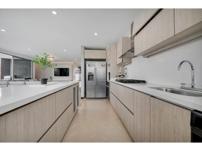 Apartamento en venta en El Poblado, Medellín · foto 7 de 19