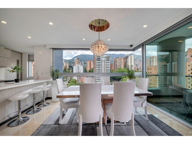 Apartamento en venta en El Poblado, Medellín · foto 8 de 19
