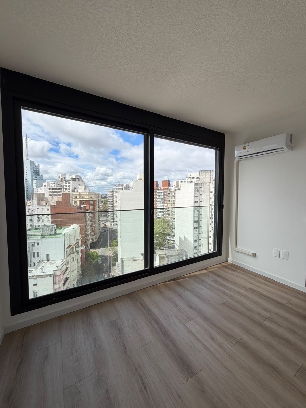 Apartamento A Estrenar En Alquiler 2 Dormitorios + Gg - Completamente Equipado En Tres Cruces · Foto 9
