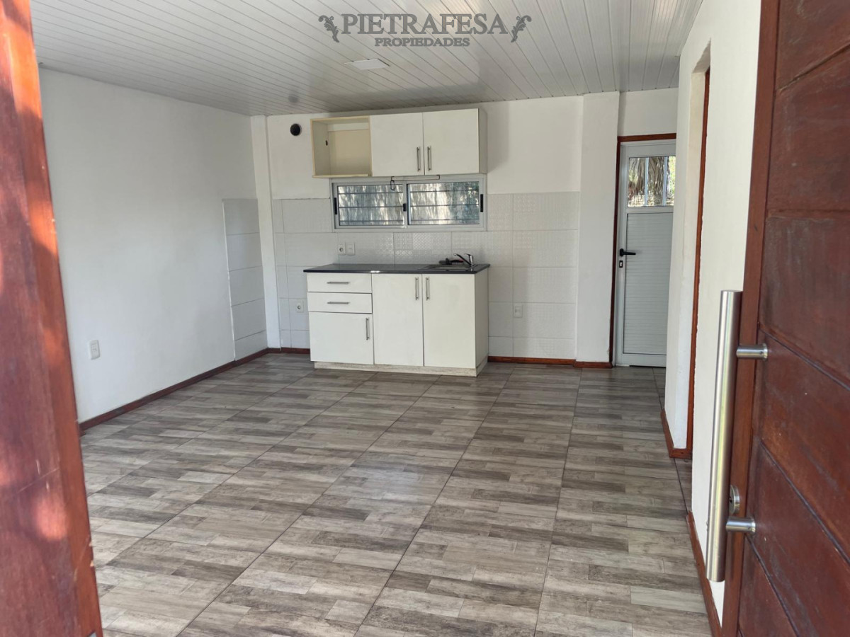 Cómoda y funcional casa en Parque Carrasco próximo a Av. De las Americas · Foto 8