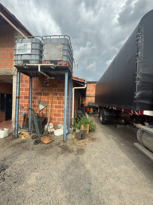 Bodega en venta en Ruitoque, Girón, 1750 m² · foto 2 de 10