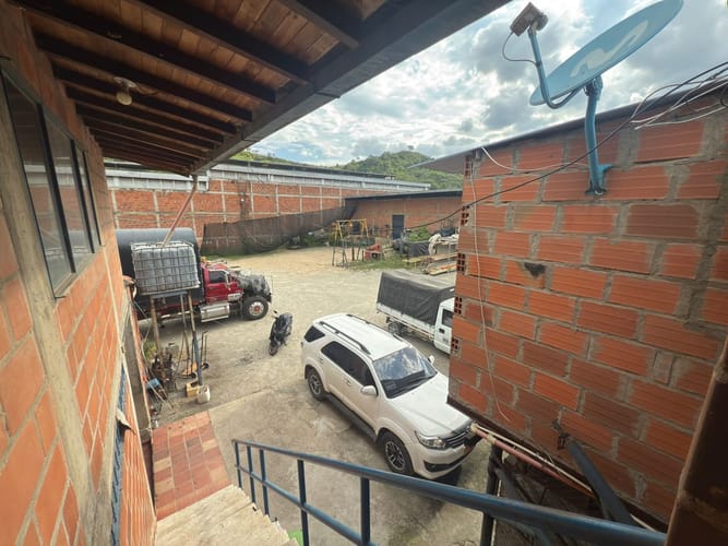 Bodega en venta en Ruitoque, Girón, 1750 m² · foto 4 de 10