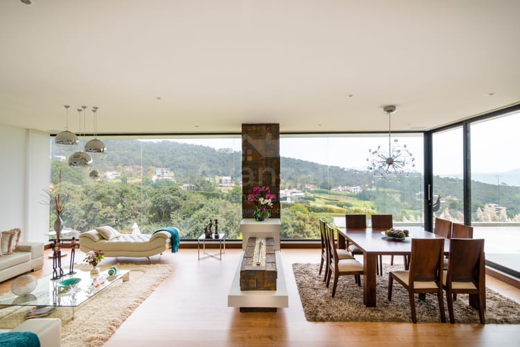 Casa de 4 alcobas en venta en Yerbabonita Bosque Nativo, Chía, 378 m² · foto 2 de 24