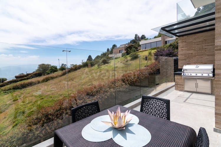 Casa de 4 alcobas en venta en Yerbabonita Bosque Nativo, Chía, 378 m² · foto 5 de 24