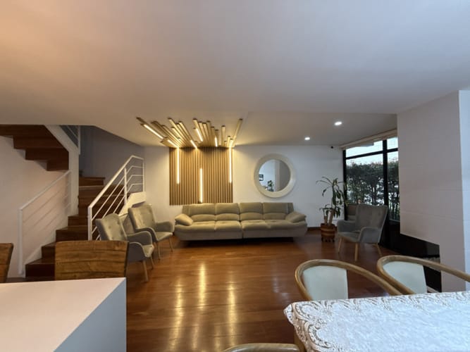 Casa de 3 alcobas en venta en Cedro Salazar, Bogotá, 283 m² · foto 3 de 24