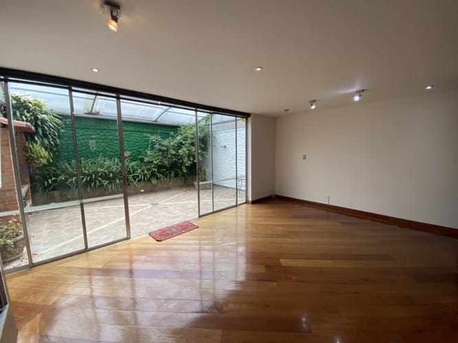 Casa en venta en Santa Paula, Bogotá · foto 2 de 24