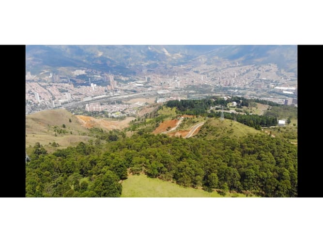 Lote en venta en Croacia, Bello, 2000 m² · foto 3 de 13