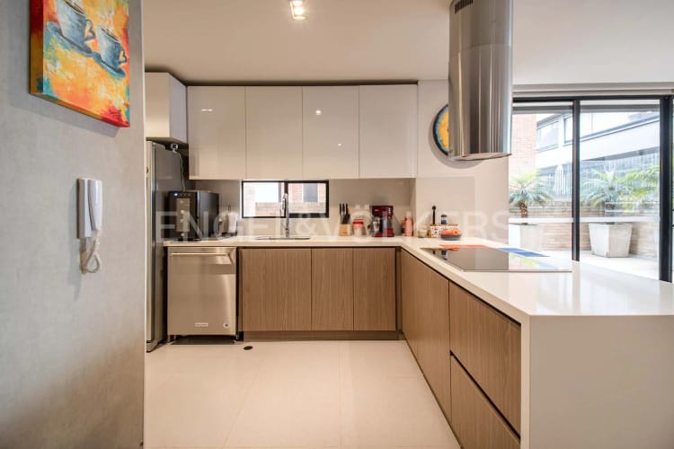 Apartamento de 2 alcobas en venta en Chicó Navarra, Bogotá, 113 m² · foto 3 de 16