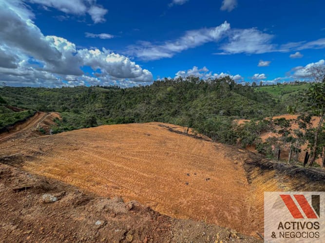 Lote en venta en La Mosquita, Guarne, 2000 m² · foto 4 de 6