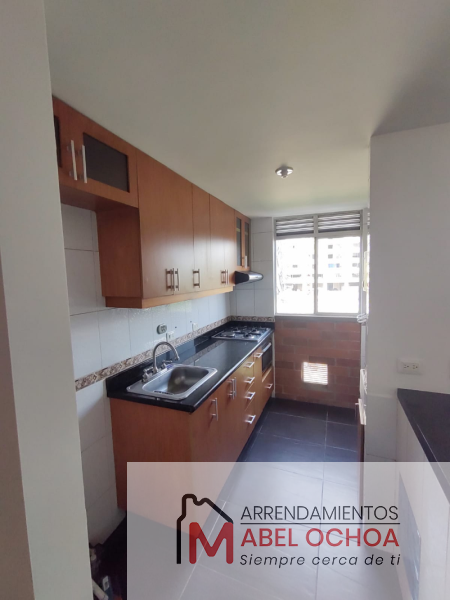 Apartamento en arriendo en El Poblado, Medellín · foto 3 de 24