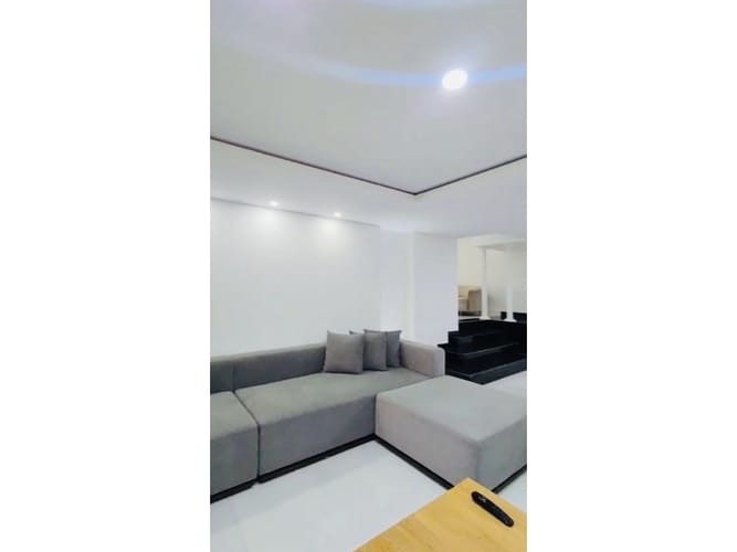 Apartamento de 3 alcobas en venta en San Lucas, Medellín, 230 m² · foto 2 de 19