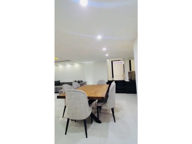 Apartamento de 3 alcobas en venta en San Lucas, Medellín, 230 m² · foto 3 de 19