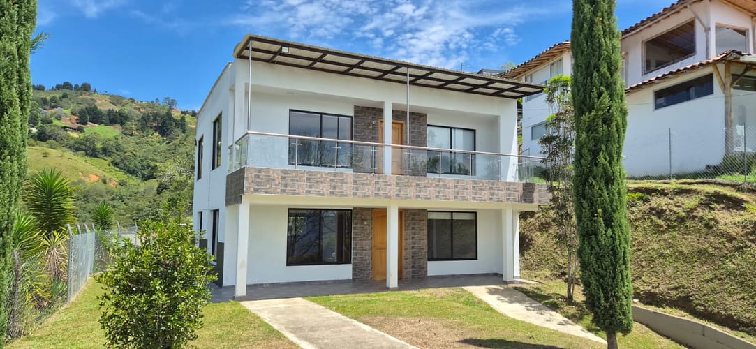 Casa de 5 alcobas en venta en Altavista Central, Medellín, 200 m² · foto 2 de 14