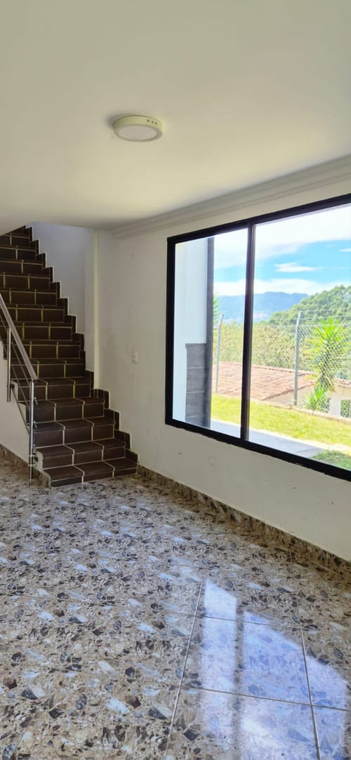 Casa de 5 alcobas en venta en Altavista Central, Medellín, 200 m² · foto 5 de 14