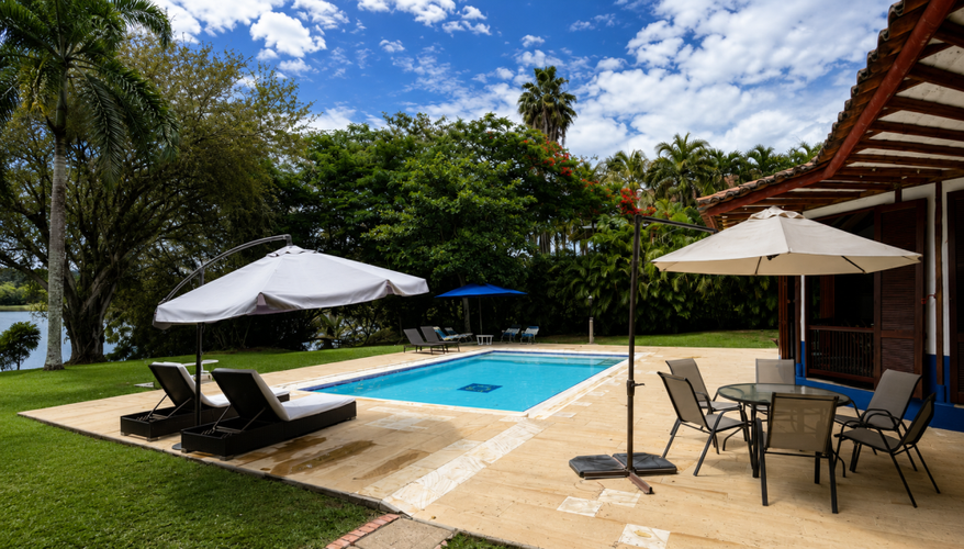 Casa de 4 alcobas en venta en Girardot, Girardot, 290 m² · foto 2 de 24