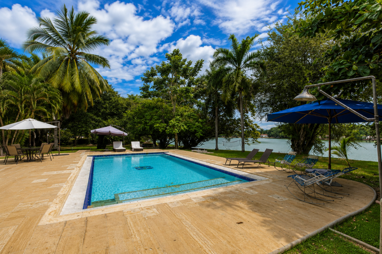 Casa de 4 alcobas en venta en Girardot, Girardot, 290 m² · foto 3 de 24
