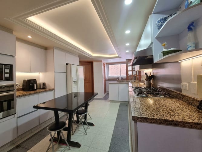 Apartamento de 4 alcobas en venta en Los Rosales, Bogotá, 287 m² · foto 18 de 24