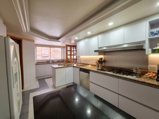 Apartamento de 4 alcobas en venta en Los Rosales, Bogotá, 287 m² · foto 19 de 24