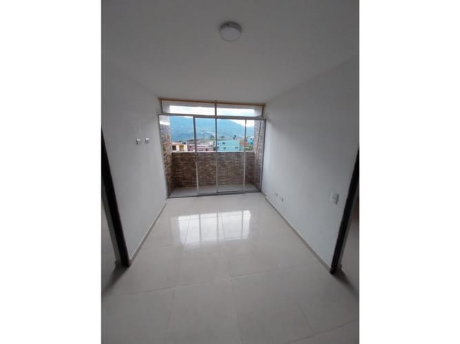 Apartamento de 3 alcobas en venta en El Zafiro, Piedecuesta, 60 m² · foto 2 de 9