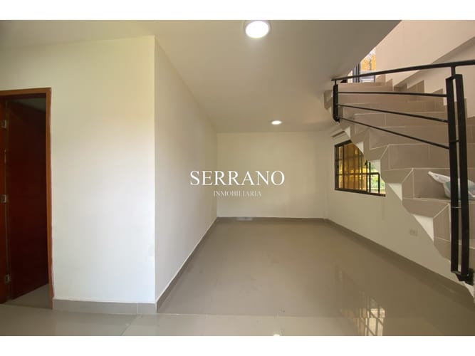 Casa de 4 alcobas en venta en Hacienda La Meseta, Girón, 320 m² · foto 2 de 24
