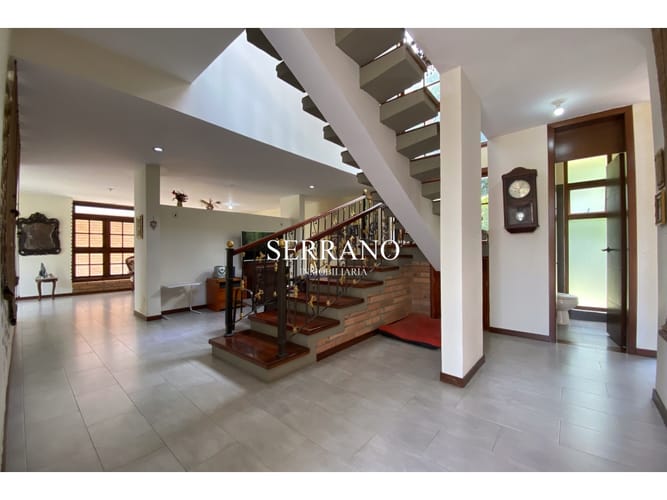 Casa de 5 alcobas en venta en La Españolita, Piedecuesta, 418 m² · foto 2 de 24