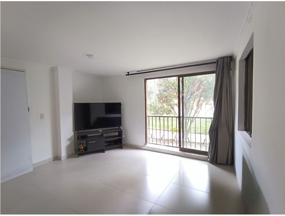 Apartamento en venta en La Almeria, Medellín · foto 2 de 10