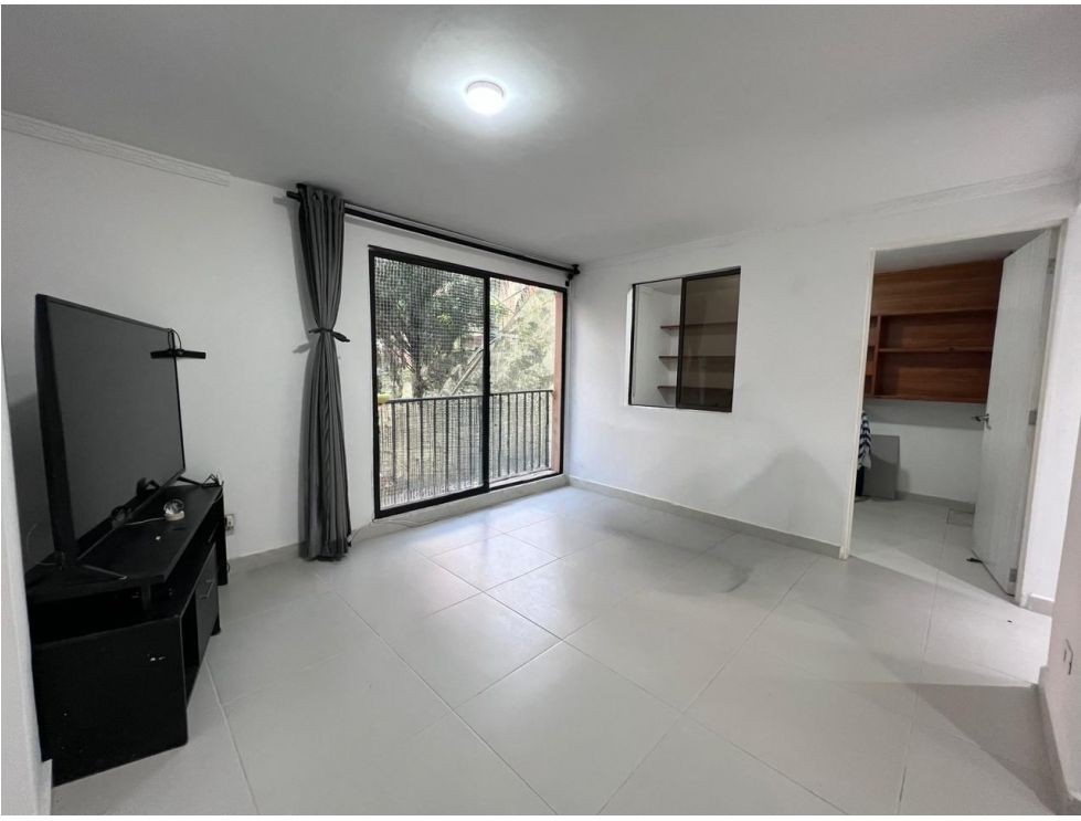 Apartamento en venta en La Almeria, Medellín · foto 3 de 10