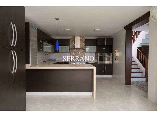 Casa de 3 alcobas en venta en Cañaveral, Floridablanca, 234 m² · foto 2 de 5