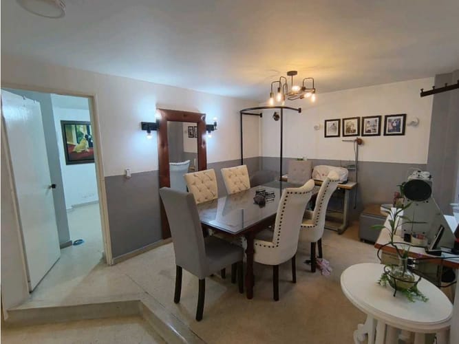 Casa de 5 alcobas en venta en Calasanz, Medellín, 175 m² · foto 2 de 17