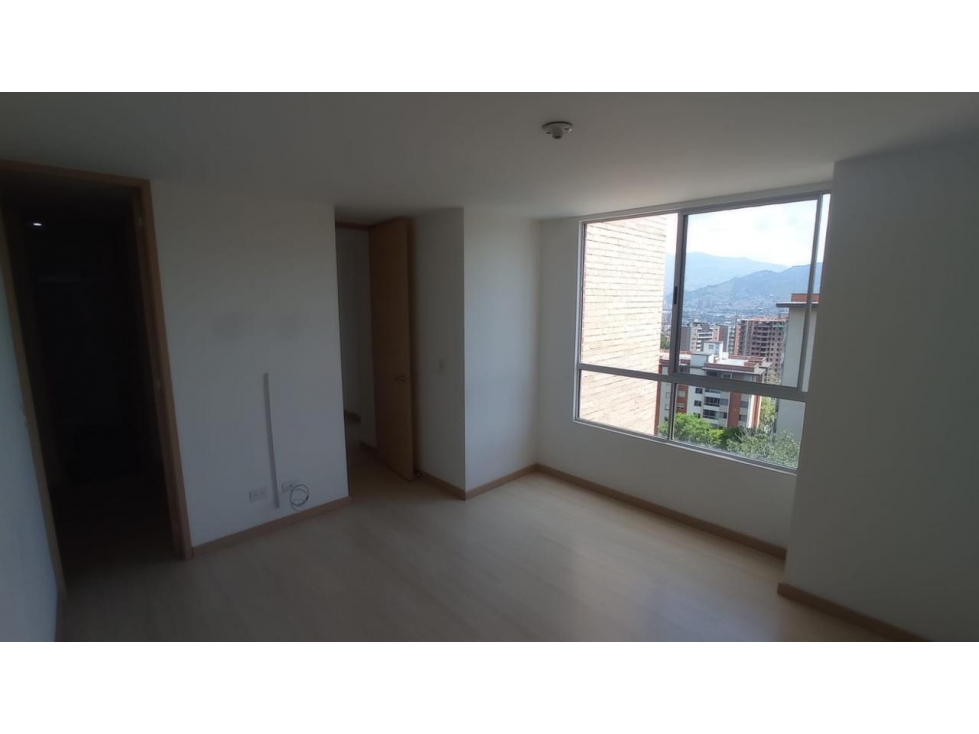 Apartamento en arriendo en El Esmeraldal, Envigado · foto 3 de 11